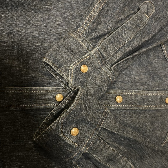 Wrangler Denim button up. - Picture 4 of 5